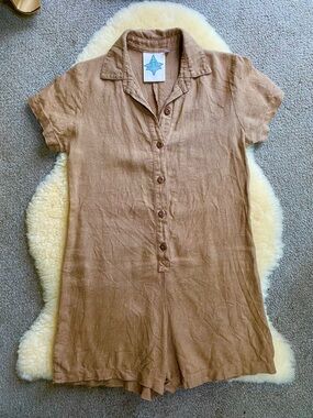 Jungmaven Stillwater Short-Sleeve Linen Romper in Coyote